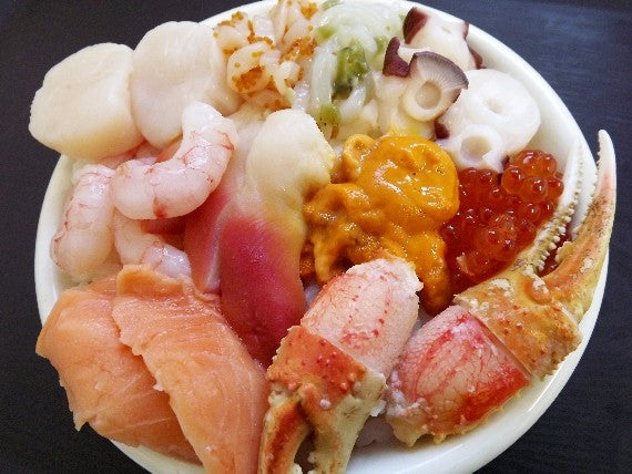 【送料無料】高級なお刺身セット・海鮮丼※美味しい海鮮を少しづつ※うに・かにツメ・いくら入り※食べ切り２人前で作りました。＜3500円むらさきうに60ｇ１瓶が入ります＞