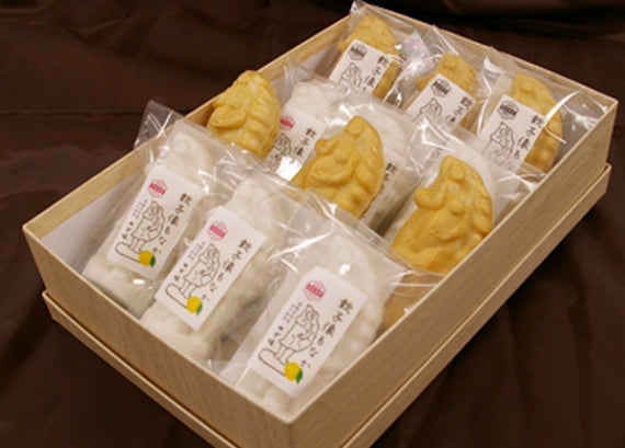 餃子像もなか(粒あん)6個 (柚子餡)6個  計12個入り