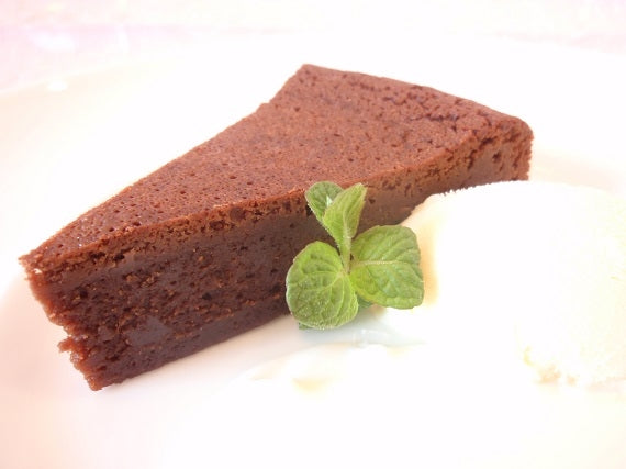 ※北海道配送不可※ パンチェッタと玉ねぎのキッシュ&ガトー・ショコラ クラシックのセット 1,300円もお得!秋の大感謝祭!!【期間限定2025年11月7日まで】【送料無料】