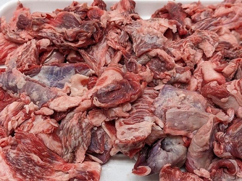 宮崎県産 パイン牛(黒毛和牛) 赤身スジ 1kg