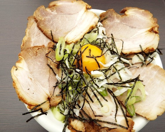 【北海道産豚「炙り焼き」チャーシュー】スライス200ｇ×２パック【しっかりとした肉質と素朴なうす味】おかずにおつまみに！
