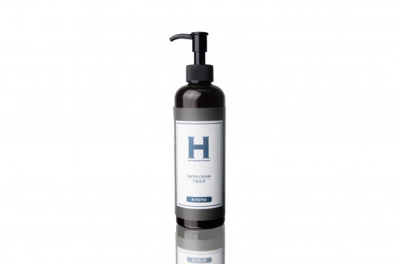 ~ 京都の老舗理美容室が開発!ギフトボックス入 SHAMPOO / CONDITIONER /  SHOWER GEL/WATER CREAM1899 KYOTO 各250ml 4本セット
