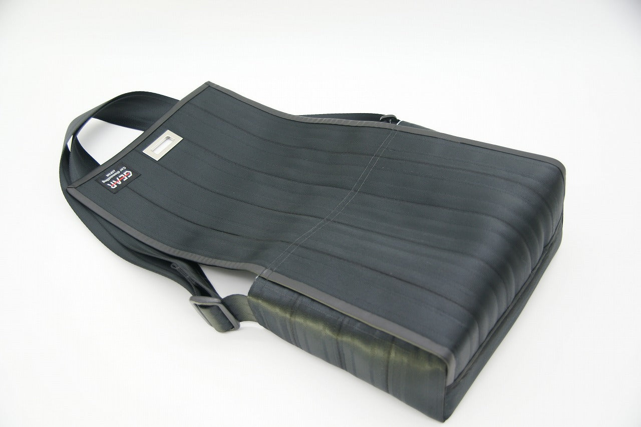 ショルダーバッグ【学生鞄風】収納口25cm 高さ約20cm×幅25cm×マチ10cm 肩掛長さ最長160cm 重さ600g