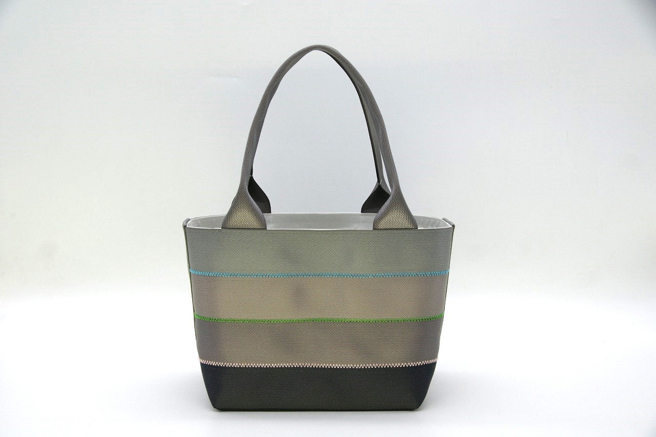 ランチバッグ 収納口25cm 高さ 約20cm×幅20cm×マチ15cm 持手長さ40cm 重さ400g
