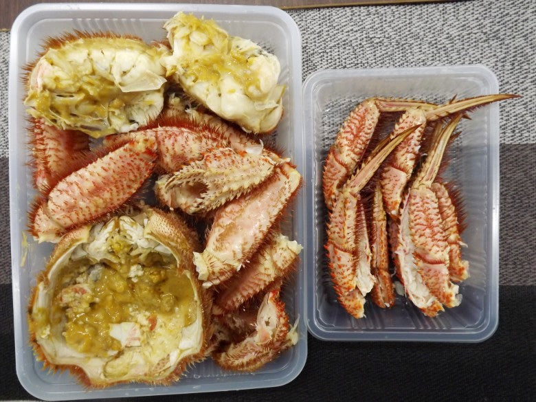 【送料込み】毛がに【極み選別】★900g以上★中サイズ 450g×2尾 「宗谷岬の活ゆで厳選」★身とミソの食べ応えのある大きさ★