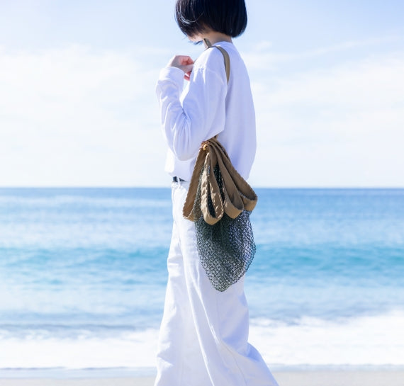 【美品 未使用級】アエタ エディション コラボ ハトメ バッグ　保存袋付き 傳濱野】ときめく機能美×装いに馴染むエレガントサイズ黄金比2way