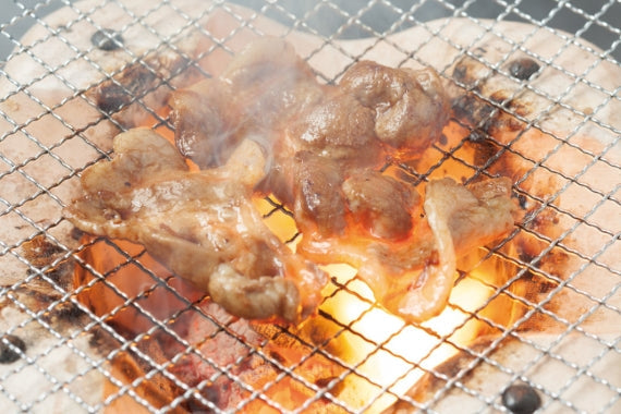 【送料無料】鹿児島産黒豚ロース　焼肉・生姜焼き用（750ｇ）