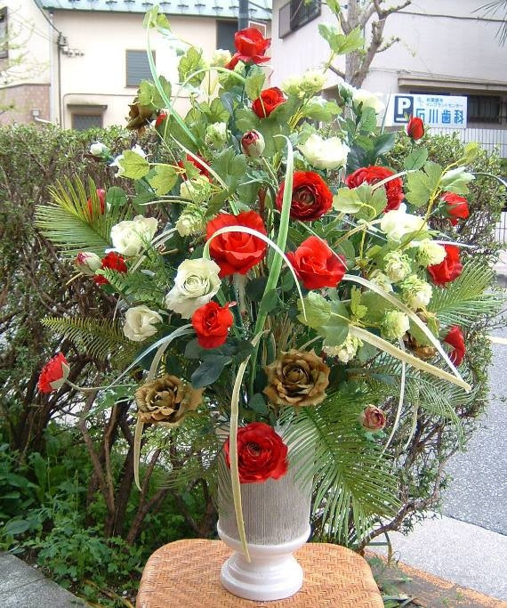 ご長寿・還暦　赤いお花を贈りたいときに　ボリュームアレンジメント