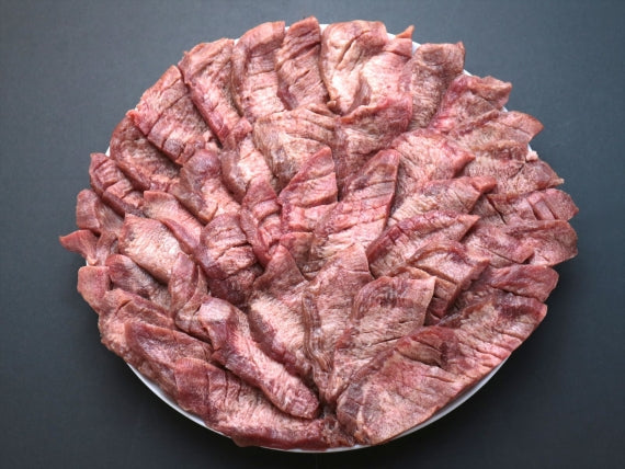 包丁いらず!一口サイズ牛タン バーベキューにオススメ!牛たん塩仕込み(1kg)化粧袋に入れ、化粧箱でお届け【精肉・肉加工品】【冷凍便】