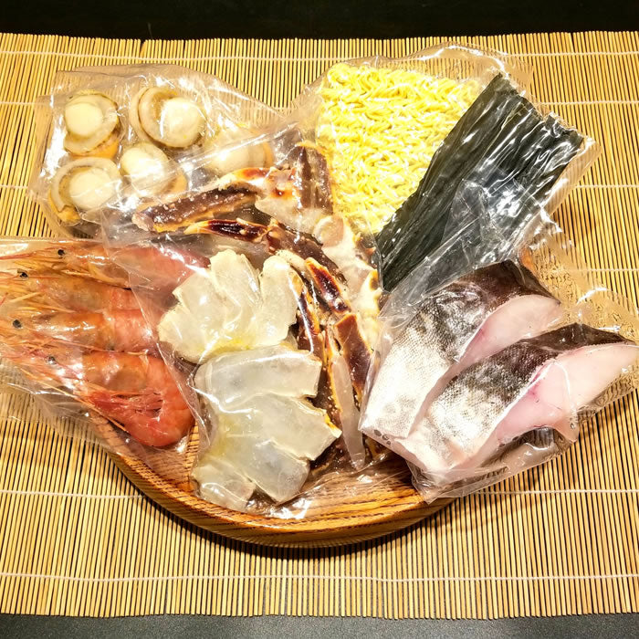 【蟹鍋】タラバ鍋6点セット（生タラバカット500ｇ・タラ切身2切・ボイルホタテ6玉・生エビ4尾・ダシ昆布・乾麺）送料無料※沖縄は別途