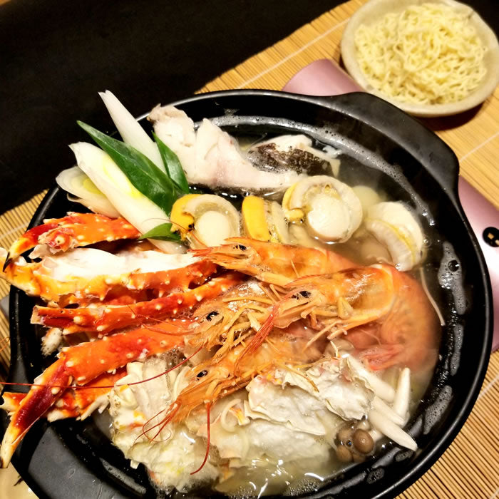 【蟹鍋】タラバ鍋6点セット（生タラバカット500ｇ・タラ切身2切・ボイルホタテ6玉・生エビ4尾・ダシ昆布・乾麺）送料無料※沖縄は別途