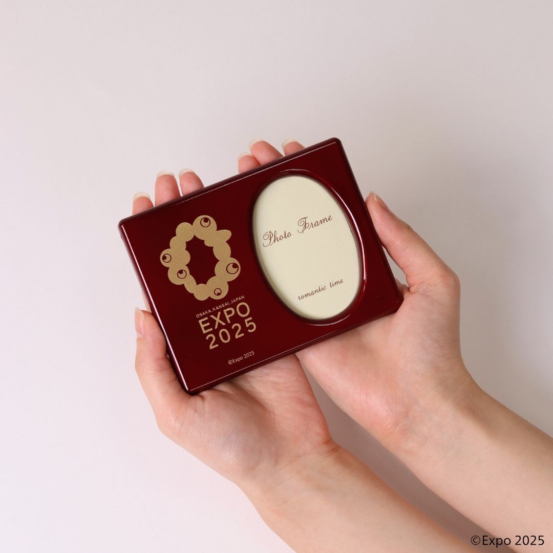 EXPO2025 公式ロゴ 玉虫塗 フォトスタンド | 47CLUB – 名産・特産品