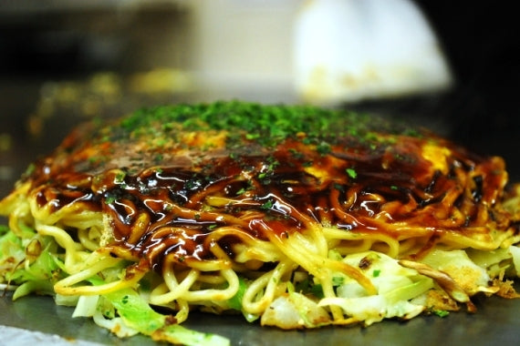 貴家。自慢の定番そば入り（肉・玉子)
