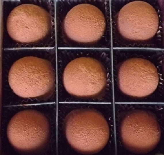 生キャラメルショコラ 9個入れ　送料込み　チョコ　スイーツ　洋菓子　ギフト　贈り物　自分へのご褒美にも