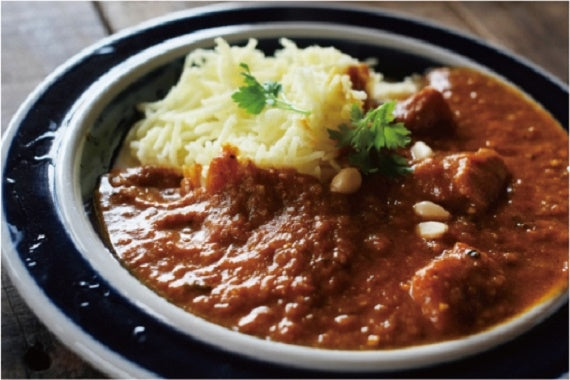 【近江牛の牝牛専門店】カレー用角切り肉　800g (カタ・モモ・バラなど)　