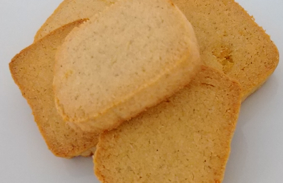 もち麦クッキー　6個入 送料込み　プレーン　いちご　いちじく　（季節によっていちごまたは、いちじくがご用意できない場合がございます）　もち麦100％でつくったクッキー　お菓子　スイーツ　洋菓子　ギフト　贈り物　新潟県阿賀野市　食物繊維豊富なもち麦　新潟　お土産　