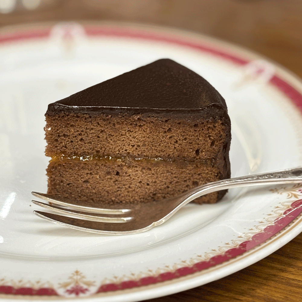 ザッハトルテ 12cm (4号)　木箱入り　ウィーン菓子の王様　話題のアルロース(希少糖)使用　誕生日　記念日　ギフト　プレゼント　お取り寄せ　クリスマス　お歳暮　お年賀