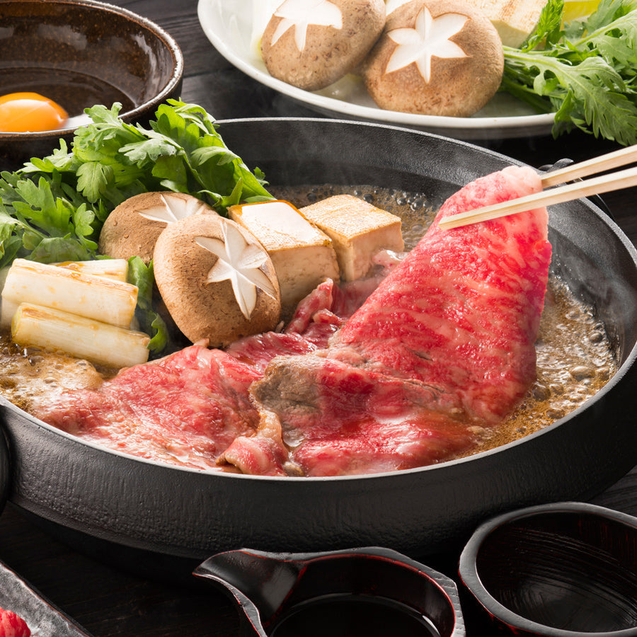 【ギフト箱(黒木目)入り】【長崎県産】国産牛サーロインすき焼き用(2人前／300g)【送料込】