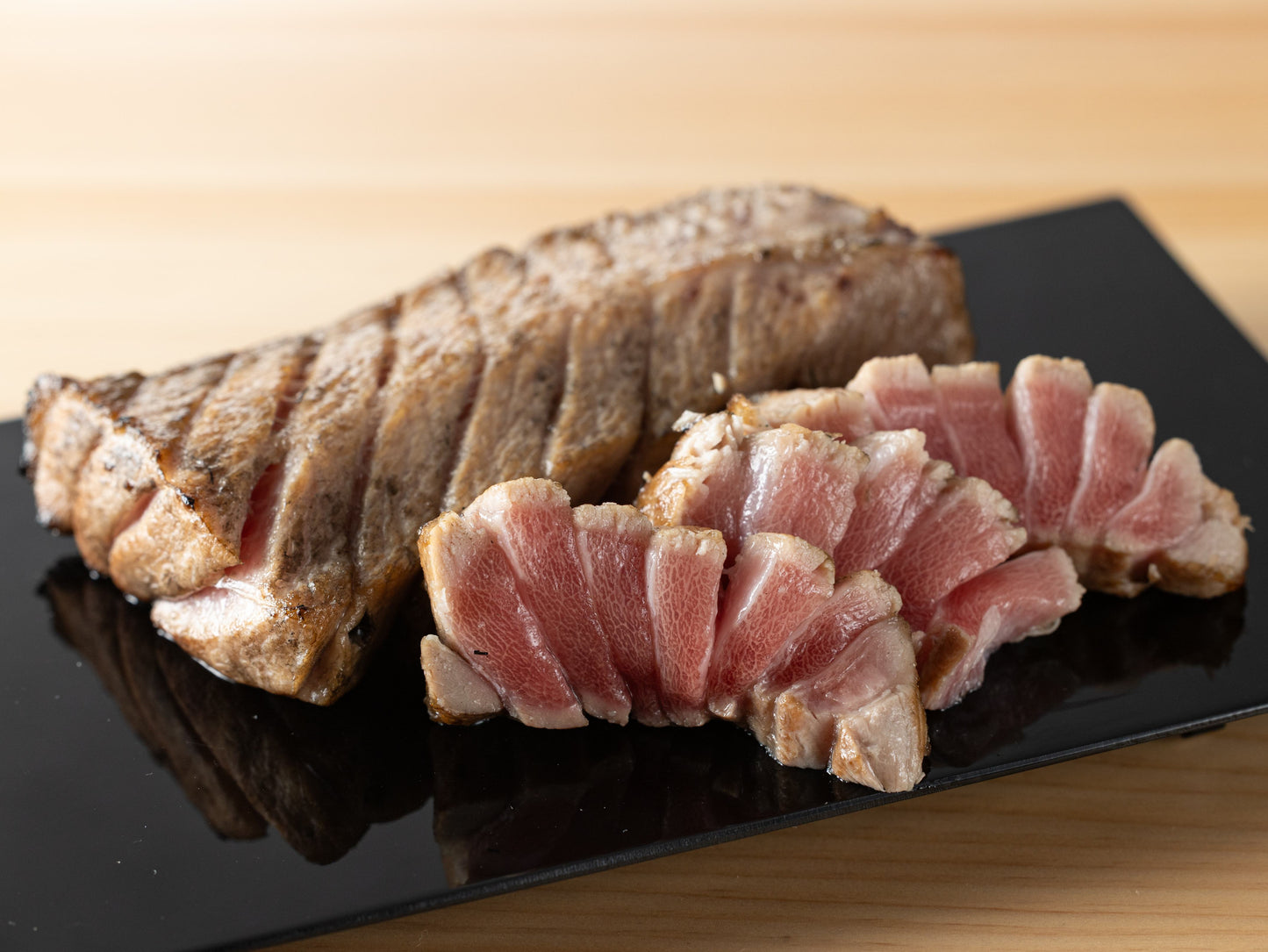 インドマグロの大トロの藁焼き【油ののった大トロを豪快に藁焼きに。職人技が香る逸品をあなたの食卓へ】