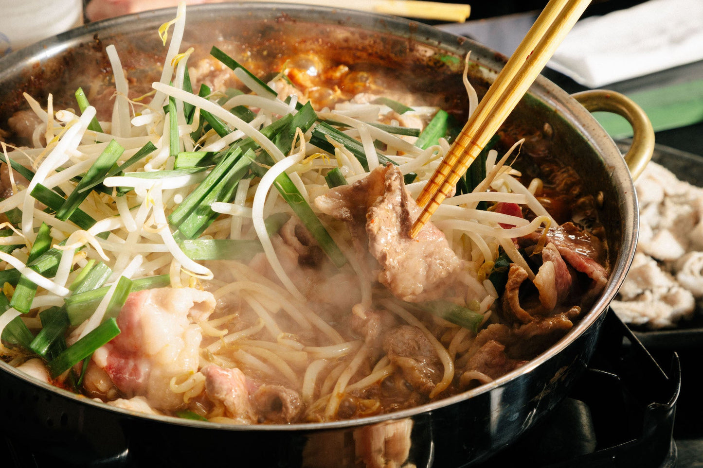 【送料無料】今治ホルモン焼き[濃厚ピリ辛味噌だれ厳選牛肉、牛ホルモンセット420g]