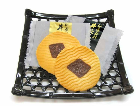 【仙臺発祥牛たん煎餅】塩味（12枚）