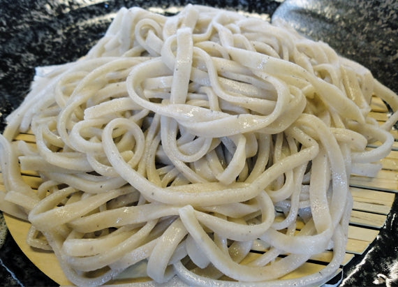 業務用「手打ちそば（常陸秋そば使用）」冷凍生そば-太麺タイプ　7.8Kg（130g×60）「人件費やフードロスの大幅削減」