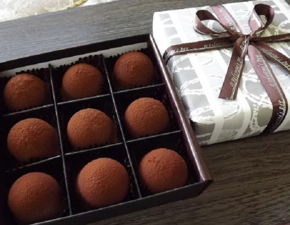 生キャラメルショコラ 9個入れ　送料込み　チョコ　スイーツ　洋菓子　ギフト　贈り物　自分へのご褒美にも