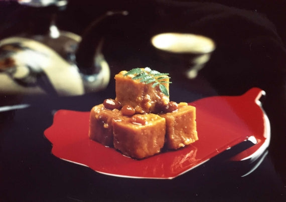 長期熟成　琉球王朝秘伝豆腐よう　泡盛30°仕込（赤） 珍味です。 紅麴は使っていません