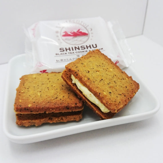信州紅茶のミルククリームサンドクッキー8個入大　信州長野のお土産