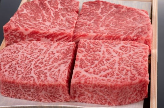 松阪牛ロース芯だけステーキ600ｇ（150ｇ× 4枚）木箱入り