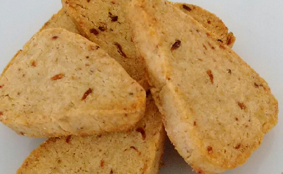もち麦クッキー　6個入 送料込み　プレーン　いちご　いちじく　（季節によっていちごまたは、いちじくがご用意できない場合がございます）　もち麦100％でつくったクッキー　お菓子　スイーツ　洋菓子　ギフト　贈り物　新潟県阿賀野市　食物繊維豊富なもち麦　新潟　お土産　