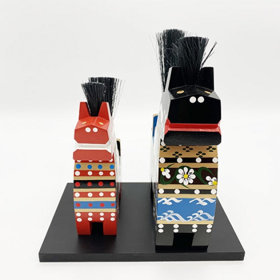 八幡馬　組合せ12cm x 15cm　（黒塗り台付）