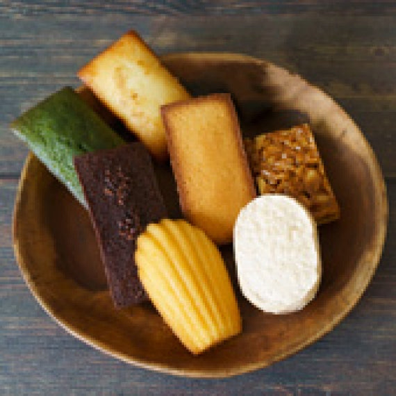 【神奈川】焼菓子詰合せ＜10個入＞葉山 土産 ギフト 高級 贈答 プレゼント 焼菓子 詰合せ 個包装 お歳暮（送料込）