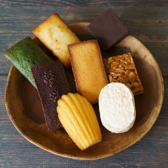【神奈川】焼菓子詰合せ＜24個入＞葉山 土産 ギフト 高級 贈答 プレゼント 焼菓子 詰合せ 個包装　お歳暮（送料無料）
