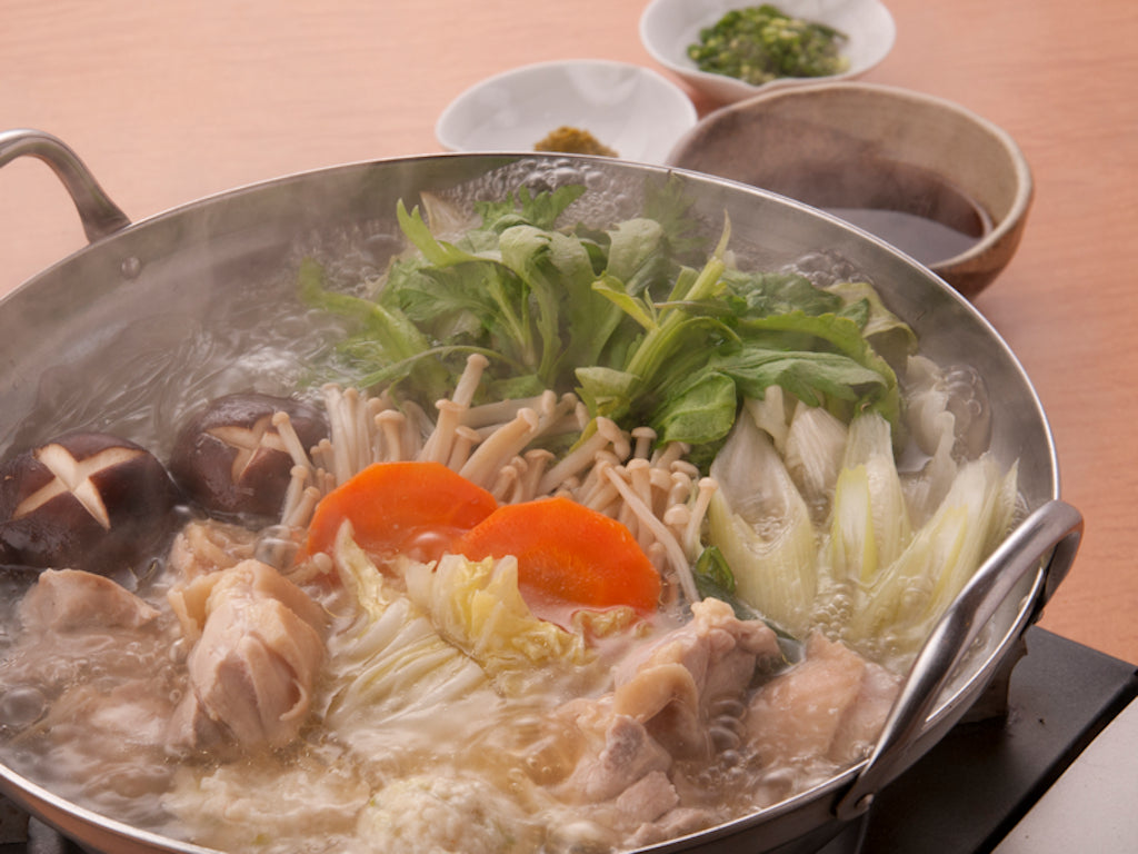 【九州産若鶏もも肉】使用 本格博多水炊き（職人が丁寧に作り上げた白濁スープ、コクがありコラーゲンあり）２人前（博多ちゃんぽん麺付）￥3,350【お歳暮2025】【鍋】【鍋2025】 【当地鍋】