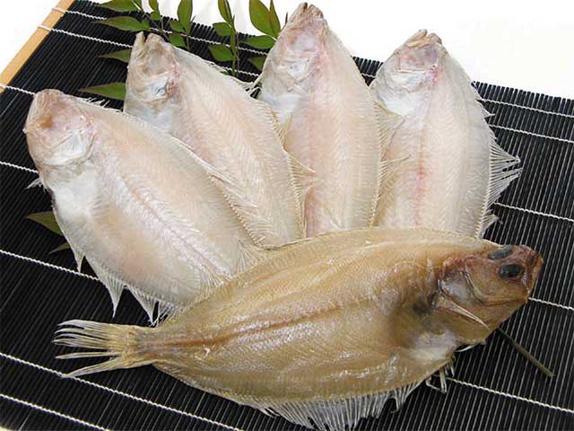 かすみ屋のこだわり水かれい一夜干し（5～7尾前後　約650ｇ）　【送料込み】（北海道・沖縄は９９０円（消費税込み）加算となります。）