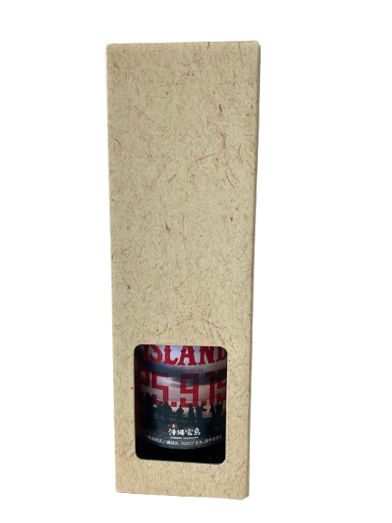 9月19日新発売！　映画「宝島」コラボ商品　沖縄ウイスキー　HERO'S ISLAND　47度　700ml　人々