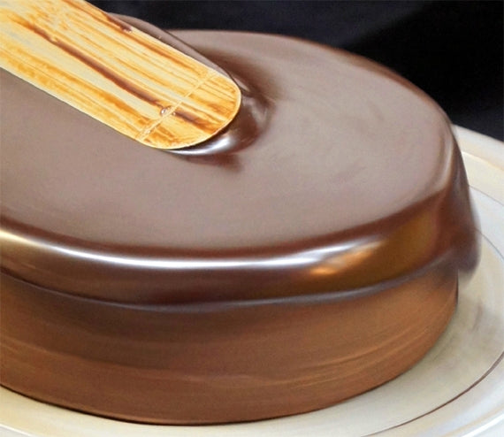 ザッハトルテ 9cm (3号)　木箱入り　ウイーン菓子の王様　話題のアルロース(希少糖)使用　誕生日　記念日　ギフト　プレゼント　お取り寄せ　ハロウィン　クリスマス　お歳暮