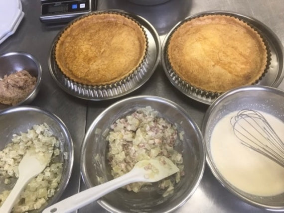 ※配送先　北海道限定※　パンチェッタと玉ねぎのキッシュ【10,000円以上送料無料】