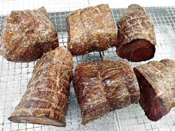 北海道産ローストビーフたっぷりブロック500ｇ※「脂身を求めず」赤肉の旨みを追求！仕上げに「炙り焼き」しました！