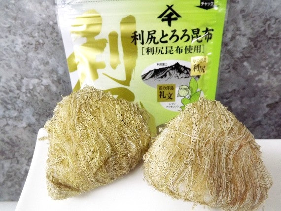 【新商品】利尻「とろろ昆布」※温かい汁物にひとつまみ入れるだけでダシが出る！　便利なチャック袋で！45ｇ入り２袋