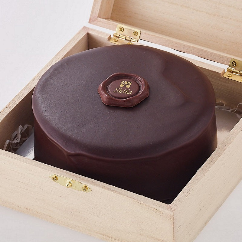 ザッハトルテ 12cm (4号)　木箱入り　ウィーン菓子の王様　話題のアルロース(希少糖)使用　誕生日　記念日　ギフト　プレゼント　お取り寄せ　クリスマス　お歳暮　お年賀