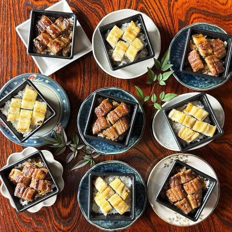 《自宅使い専用・簡易保冷袋にてお届け》 うなぎ専門店の伝統の味をお手軽に　　　　小さな蒲焼丼・白焼丼詰合せ（4個入・2種各2個入）　ZCKD2CSD2　