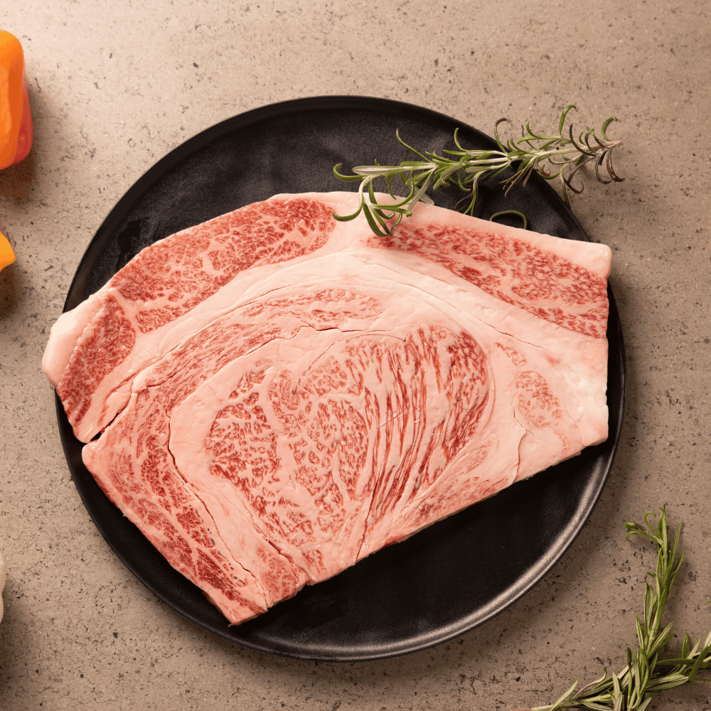 【送料無料｜化粧箱入り】京都黒毛和牛「肉宝 平井牛」リブロースステーキ 300g（2人前）〈冷凍便〉【ギフト・プレゼントにも最適です】
