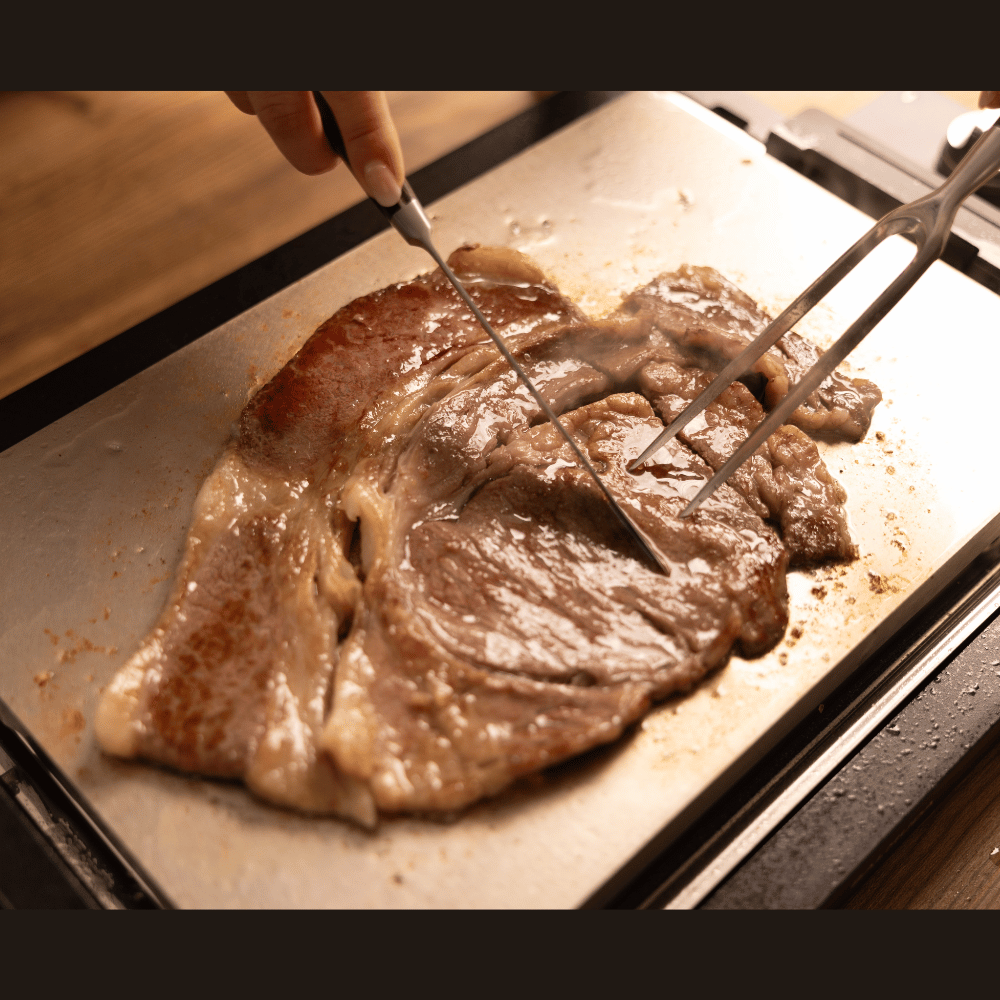 【送料無料｜化粧箱入り】京都黒毛和牛「肉宝 平井牛」リブロースステーキ 300g（2人前）〈冷凍便〉【ギフト・プレゼントにも最適です】