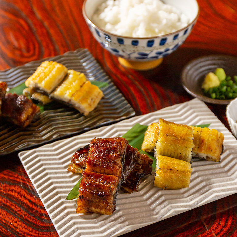 うなぎ専門店の伝統の味　　　特大肉厚蒲焼・白焼　うなぎの蒲焼一本・うなぎの白焼一本　カットタイプ　伝承のタレ・山椒・厳選醤油付  KC1SC1　