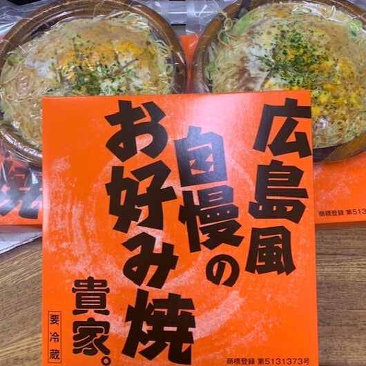貴家。自慢のイカ天そば入り（肉・玉子・イカ天)