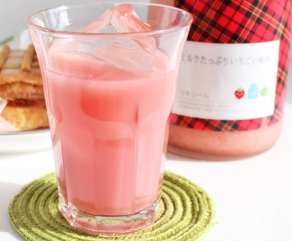 お酒苦手さんも、これならイケる！苺が勝負。★季節限定商品★『ミルクたっぷりいちごの梅酒』720ml 8度 お歳暮特集2025｜酒・ジュース・飲料