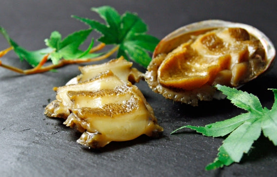 伊豆天城深層水仕込み　殻付きあわびの旨煮　2粒　【送料込み】
