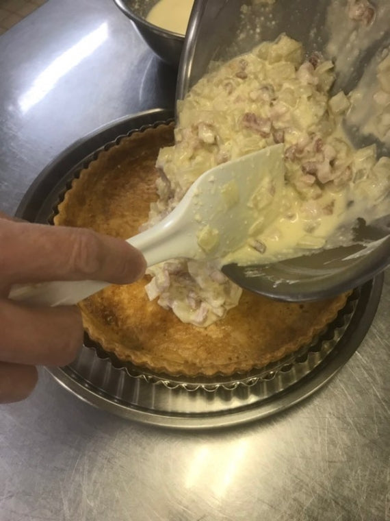 ※配送先　北海道限定※　パンチェッタと玉ねぎのキッシュ【10,000円以上送料無料】